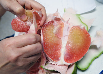 Peel the grapefruit and see the results inside the ripe grapefruit.