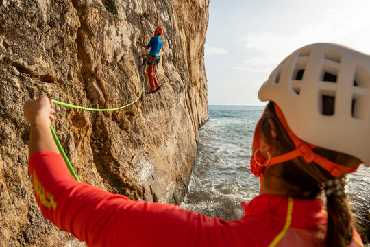 Climbing in Raco del Corv cove /  Luces Nocturnas route 6b