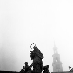 Fototapeta premium monument near the tower