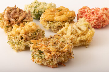 かき揚げ：野菜　海老　烏賊　小柱　春菊　紅生姜　ごぼう