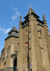 Fototapeta na wymiar La façade de la cathédrale Saint-Étienne de Saint-Brieuc