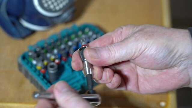 removing a posi drive bit from a ratchet screwdriver