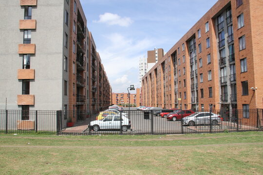 Parqueadero conjunto residencial