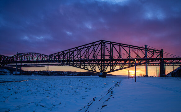 Quebec bridge at sun set in winter time © Daniel