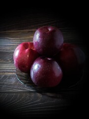 Fototapeta na wymiar apples on a dark table