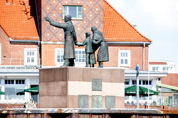 Emigration Monument, Seebäderkaje, Bremerhaven, Bremen, Germany, Europe