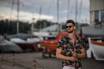 Mateusz Komorowski Gdynia nad morzem spacer pokaz mody fashion - obrazy, fototapety, plakaty