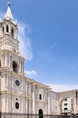 Fototapeta na wymiar cathedral of arequipa. architecture of the city of arequipa. city center.