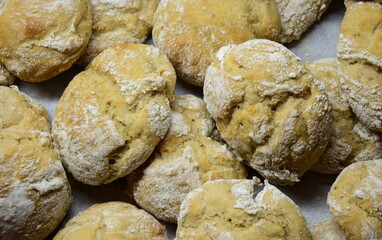 Frisch gebackenes Brot, Hintergrund und Textur, Roggenbrot, Vinschgerlen, Südtiroler...
