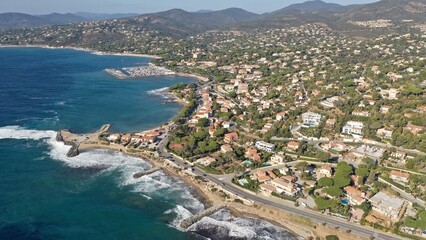 survol de la côte d'Azur dans le Var entre Sainte-Maxime et Fréjus