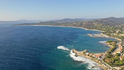 survol de la c&ocirc;te d'Azur dans le Var entre Sainte-Maxime et Fr&eacute;jus