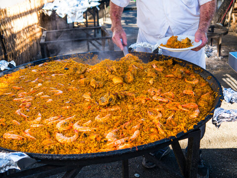 Dining in Nerja is a real treat as  Spanish cuisine so tasty  and all freshly cooked. From paella cooked over a wood fire, and sizzling seafood to smooth desserts to tickle your taste buds as here
