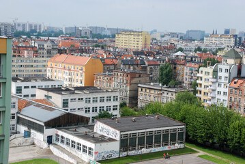 Budynki zabudowy miejskiej widok z góry na miasto. 