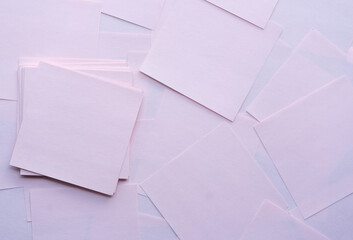 post its rosados cuadrados para mensaje del amor y la amistad tomada cenitalmente