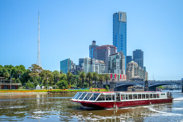 Naklejka premium cruise on yarra river in melbourne, australia