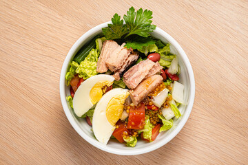 salad with tuna and egg