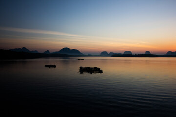 Fototapeta na wymiar beauty moutain and sunset over the river samchong tai phang-nga thailand 