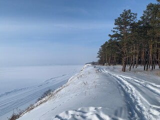 Obraz premium winter christmas view of the slope of the river covered with ice and snow