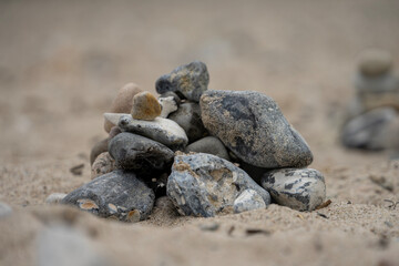 Fototapeta na wymiar stack of stones at the beach