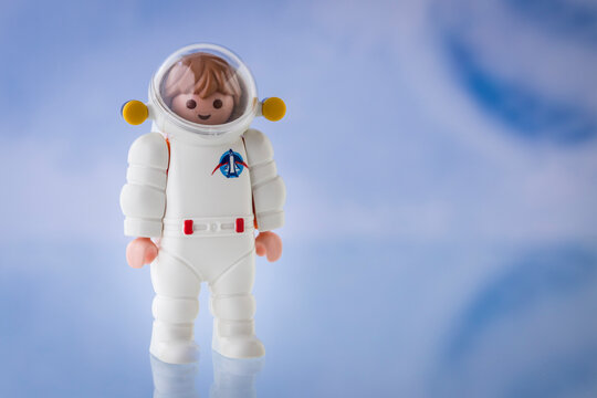 Lippstadt - Deutschland 5. Februar 2022 Playmobil Astronaut im Training
