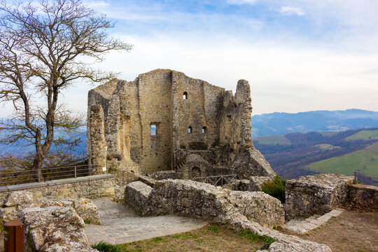 paths matildici castle of canossa and rossena medieval ruins matilda di canossa reggio emilia