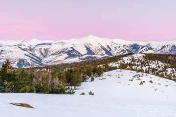 Obraz premium Cold winter morning in the mountains (Peak of Costabona, Pyrenees Mountains)