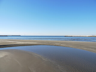 冬の朝の海岸と川　銚子市名洗町