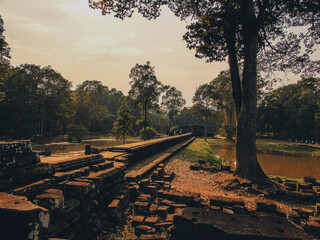 Obraz premium Ruins of an ancient stone temple lost in the Cambodian jungle - Baphûon of Angkor temples