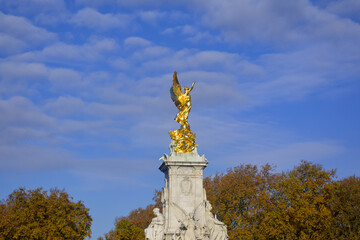 View of Buckingham Palace and the royal guards