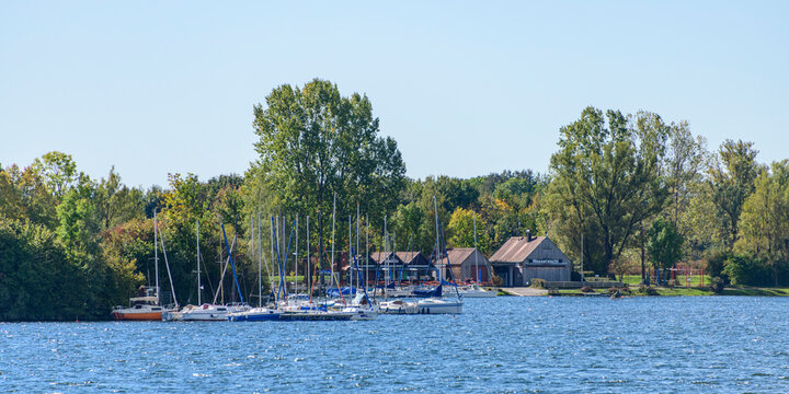 Am Mandichosee - bekannte Lech-Staustufe f&uuml;r Wassersportler, Segeln, Surfen oder SUP