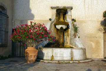 Brunnen in  Moustiers-Sainte-Marie, Provence