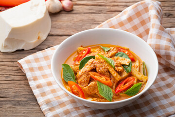 Red curry with young coconut shoot and sliced chicken,Thai spicy food (Kaeng Yod Maphrao)