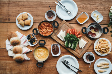 breakfast on plate, good breakfast, breakfast with hands