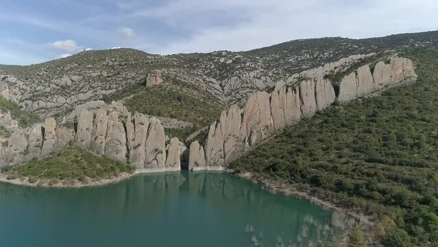 Finestras municipios despoblados y paisajes &uacute;nicos de la provincia de Huesca