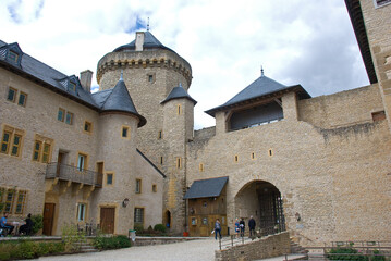 Die Höhenburg Château de Malbrouck in Manderen, Frankreich