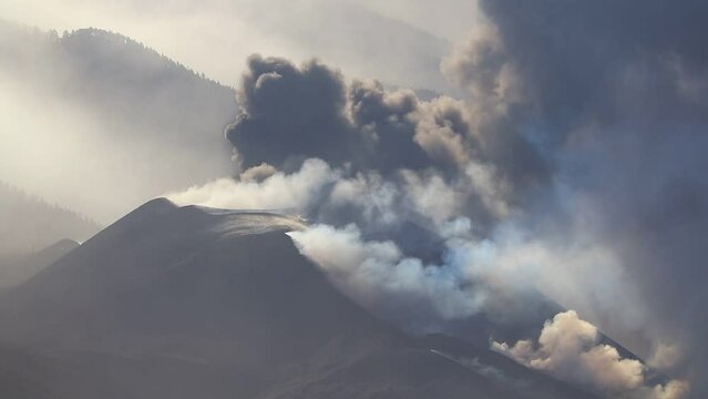 Erupci&oacute;n del Volc&aacute;n Cumbre Vieja, La Palma, Islas Canarias, Espa&ntilde;a.
