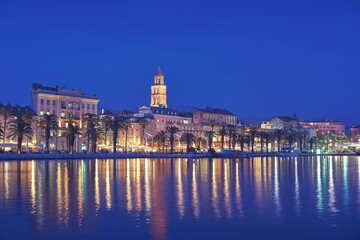 Obraz premium Travel by Croatia. Beautiful landscape with Split Old Town on sea shore at night.