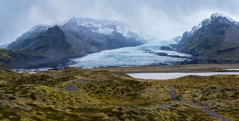 Glacier tongue slides from Vatnajökull icecap or Vatna Glacier near subglacial Öræfajökull...