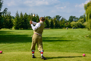 Fototapeta swing golfisty w tradycyjnym stroju obraz