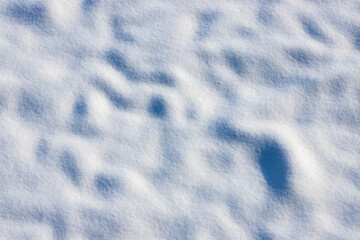 a layer of snow with unevenness