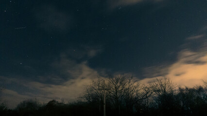 Obraz na płótnie Canvas wooden cross against the background of the night starry sky