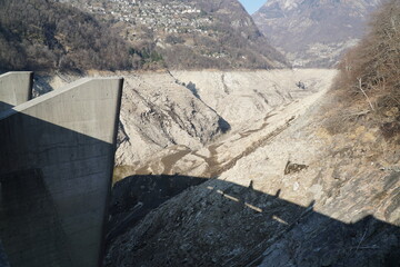 Valle Verzasca diga senza acqua 