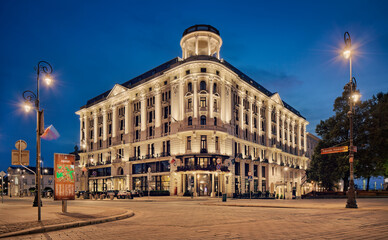 Fototapeta Warszawa, Hotel Bristol, stara piękna kamienica, duży dom, Krakowskie Przedmieście obraz