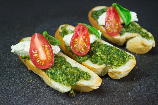 crostini, Bruschettas, cibatta, caprese pesto sauce tomato mozarela