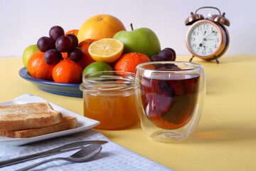 At 7 o'clock For breakfast, tea, toast with honey and fruit.
