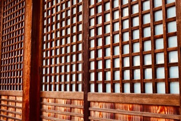 お寺の格子戸