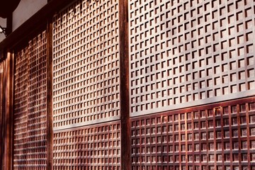 お寺の格子戸