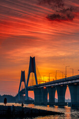 Fototapeta na wymiar Beautiful sky and bridge at dawn 