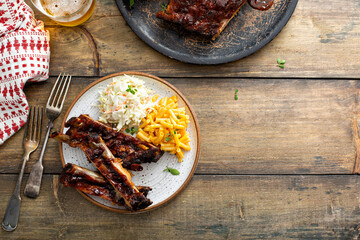 Bbq ribs with cole slaw and macaroni and cheese