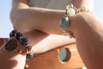 Accesorios para dama, joyeria de mujer, joyas dama, pulceras de fantasia, mujer, brazo, accesorios...
